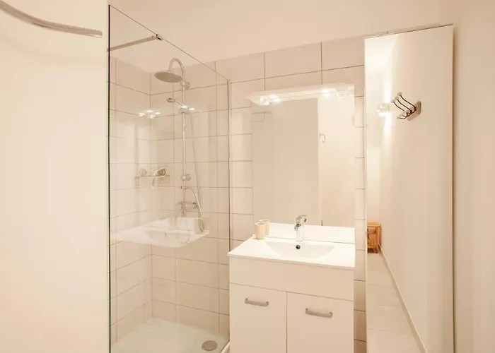 Alivi - Appt Climatise Avec Vue Et Montagne Apartment *